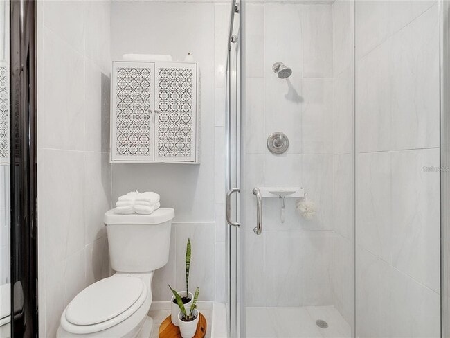 Building Photo - 4754 Lake Shore Dr