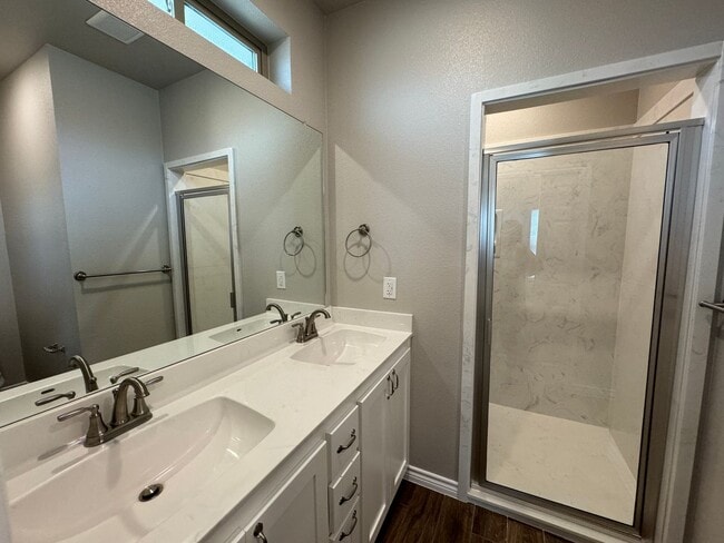 Building Photo - 5403 Rose Gdn Lp