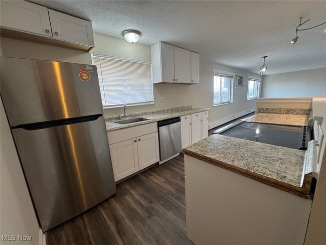 Building Photo - 12050 Lake Ave