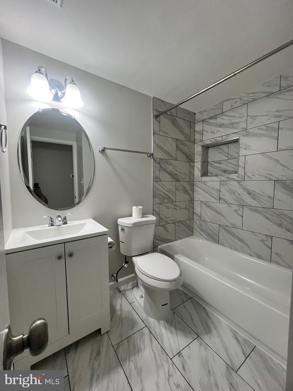 Building Photo - 830 Chadwick Cir