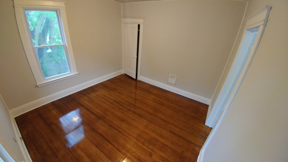 Building Photo - 112 Wall St