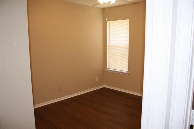 Building Photo - 2208 Katy Ln