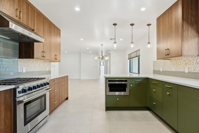Building Photo - 8022 N 8th Ave