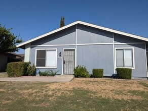 Building Photo - Clean 2 Bedroom / 1 Bathroom Apartment For Lease - Front Unit