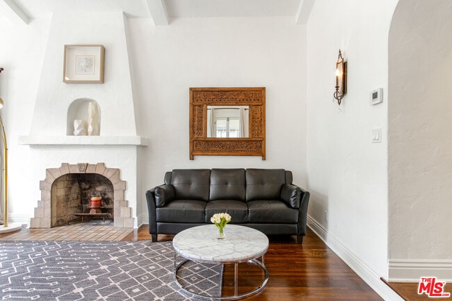 Building Photo - 460-460 N Alfred St