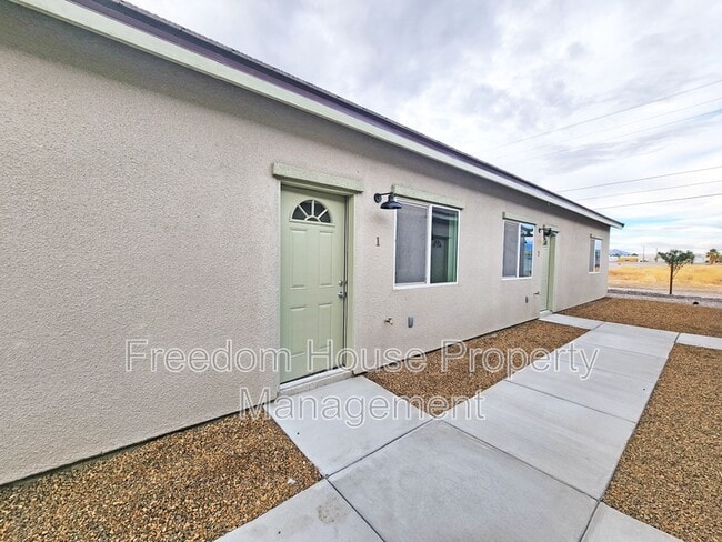 Building Photo - 1340 Arrowhead St