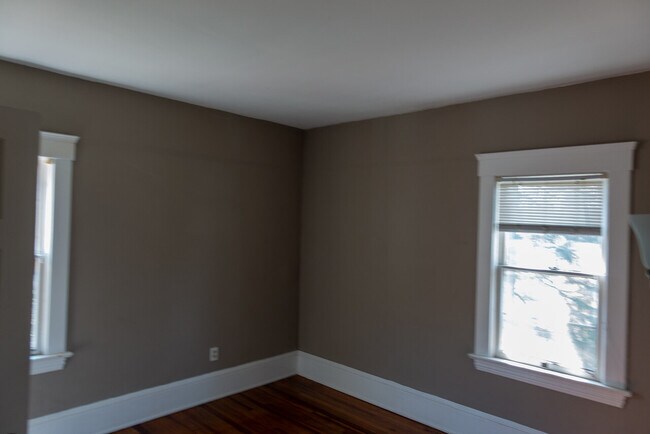 Building Photo - 2301 Grandview Ave