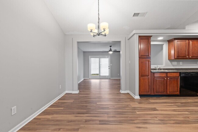 Building Photo - 305 Spring Valley Ln