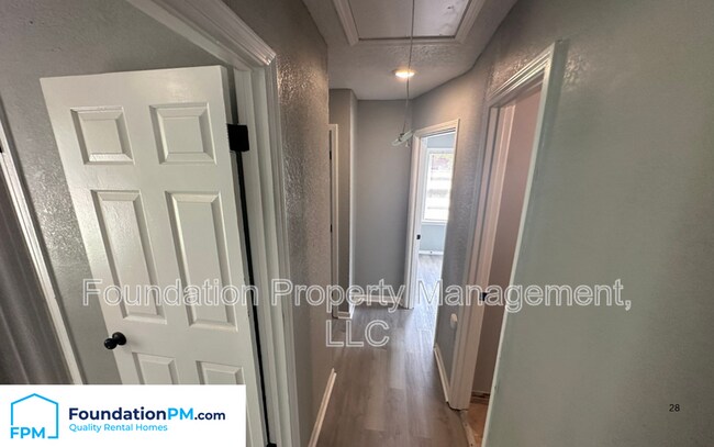 Building Photo - 4995 Stacey Rd