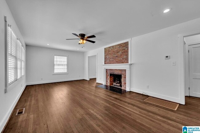 Building Photo - 305 Sterrett Ave