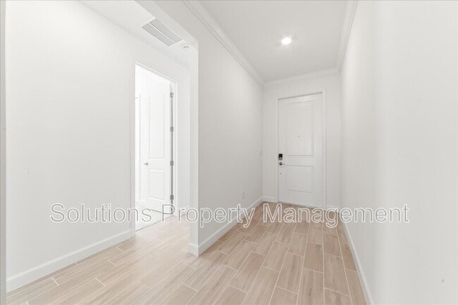 Building Photo - 2037 Fuchsia Pl NW