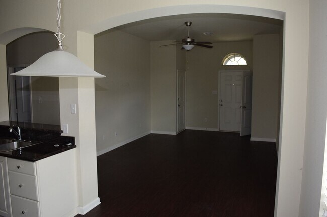 Building Photo - Stunning 3 Bed, 2 Bath in Creek Meadows!