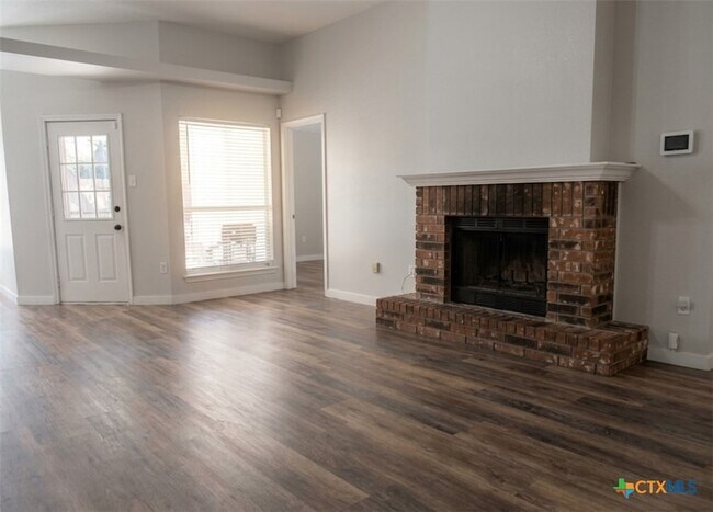Building Photo - 202 Appaloosa Dr