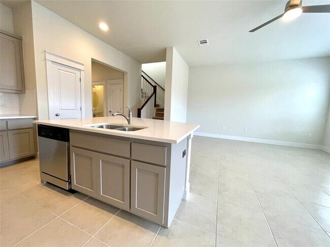Building Photo - 13001 Hymeadow Dr