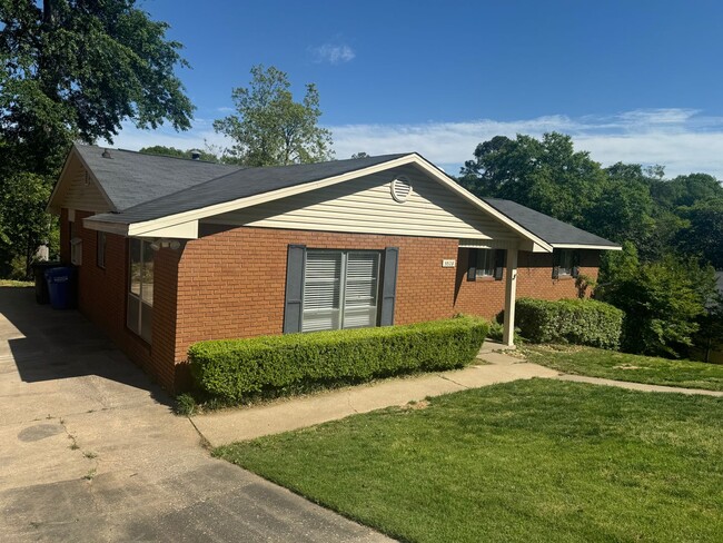 Building Photo - Mohina Woods brick home