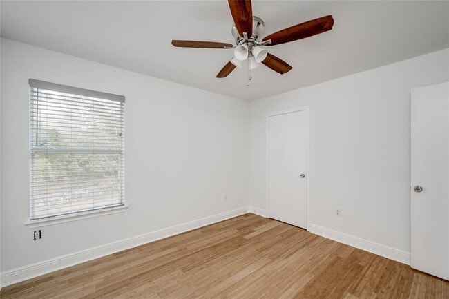 Building Photo - 8705 Davis Oaks Trail