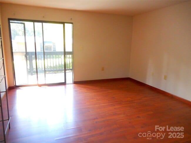 Building Photo - 5016 Sardis Rd