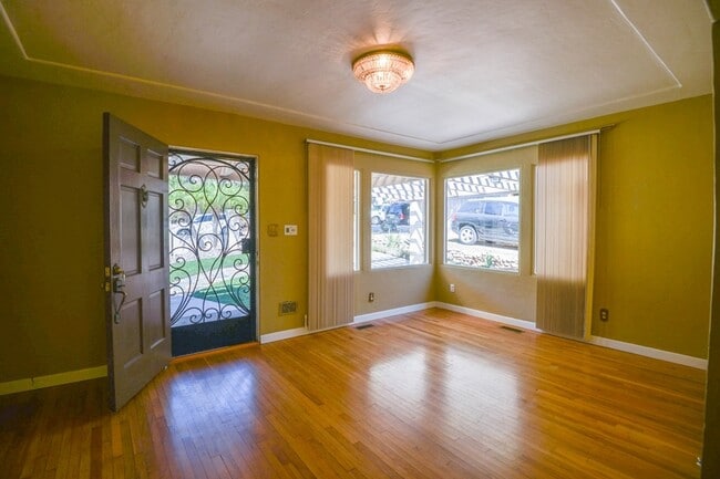 Building Photo - 1519 Glenwood Dr