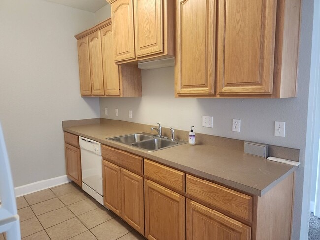 Building Photo - 7 6th Ave