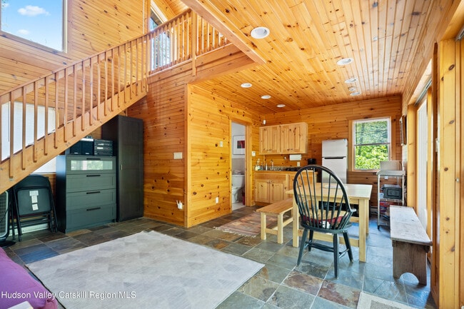 Building Photo - 537 Mossy Hill Rd