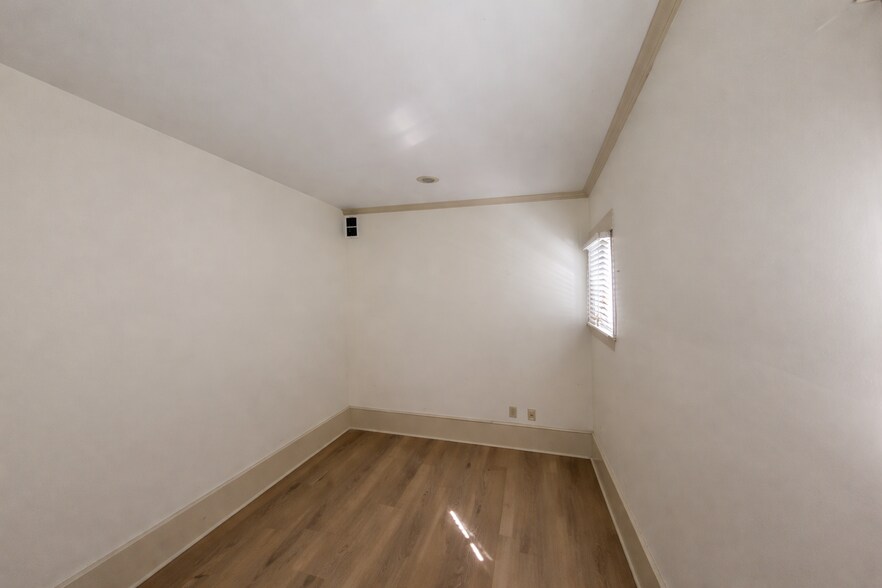 Building Photo - 1613 King St