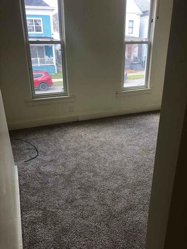 Bedroom - 14 N Huron St