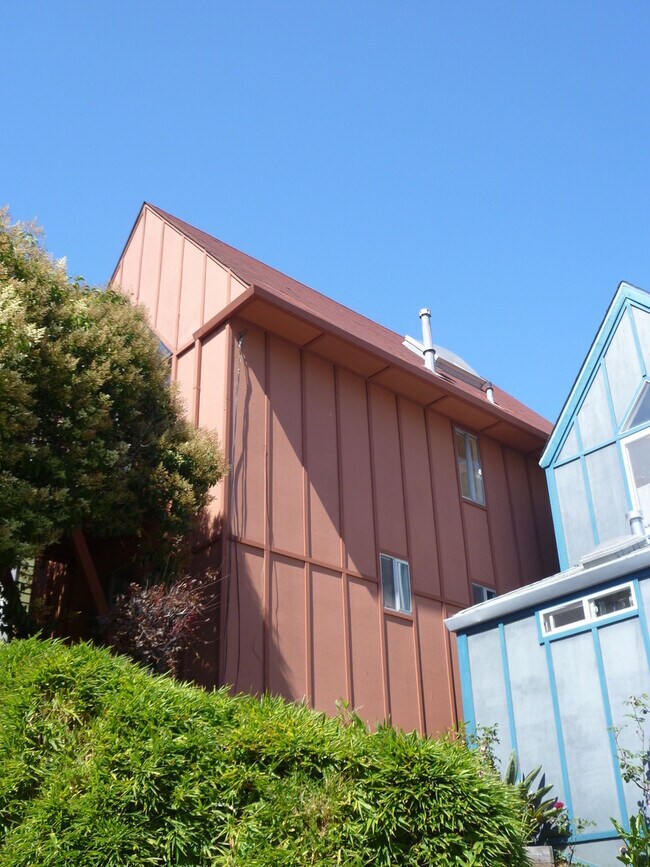 Primary Photo - Bernal Heights 2Br House with Skylights, V...