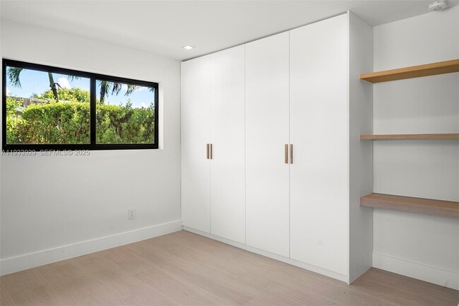 Building Photo - 10945 SW 75th Ct