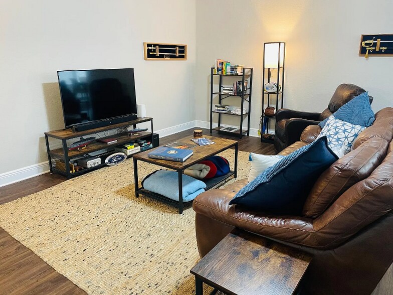 Building Photo - 3868 Shady Grove Dr