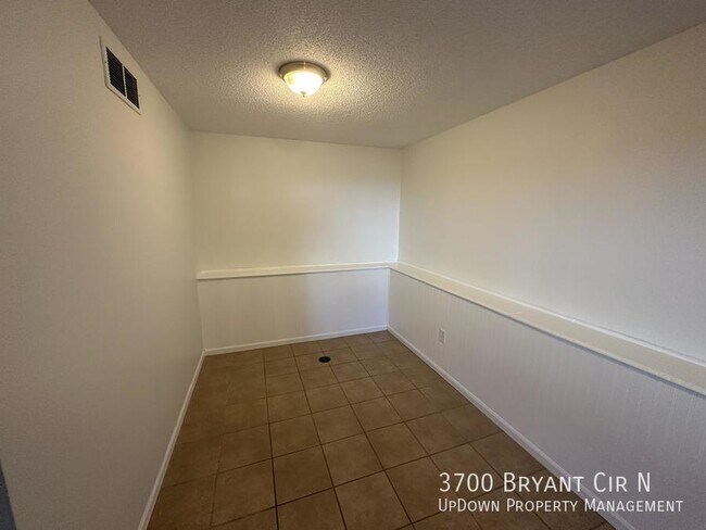 Building Photo - 3700 Bryant Cir