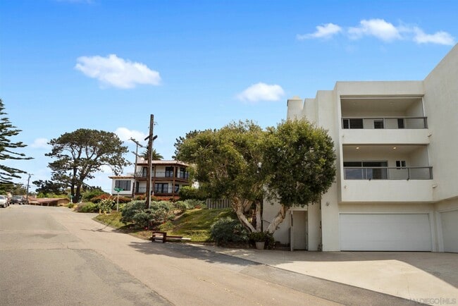 Building Photo - 1618 Haydn Dr