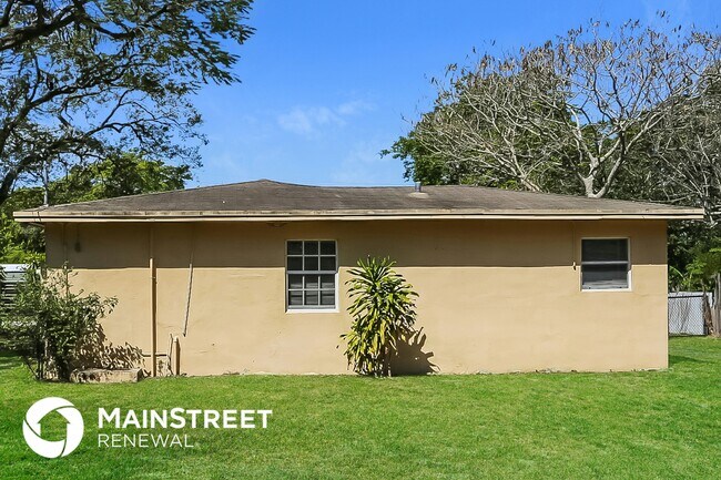 Building Photo - 1548 SW 28th Terrace