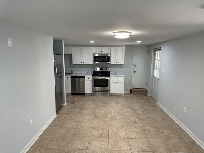 Building Photo - Nice Remodeled 1 bedroom apartment with ut...