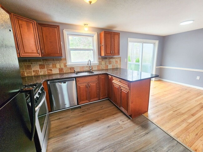 Building Photo - 67 Burgundy Dr