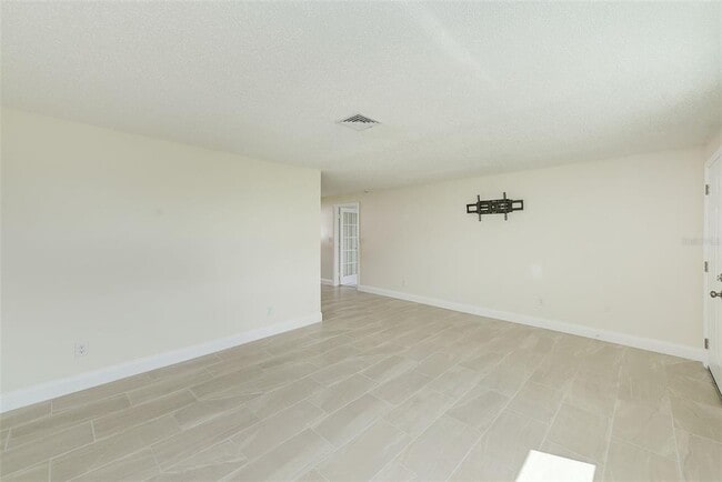 Building Photo - 178 175th Ave E