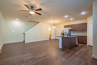 Building Photo - 713 Wheatfield Dr