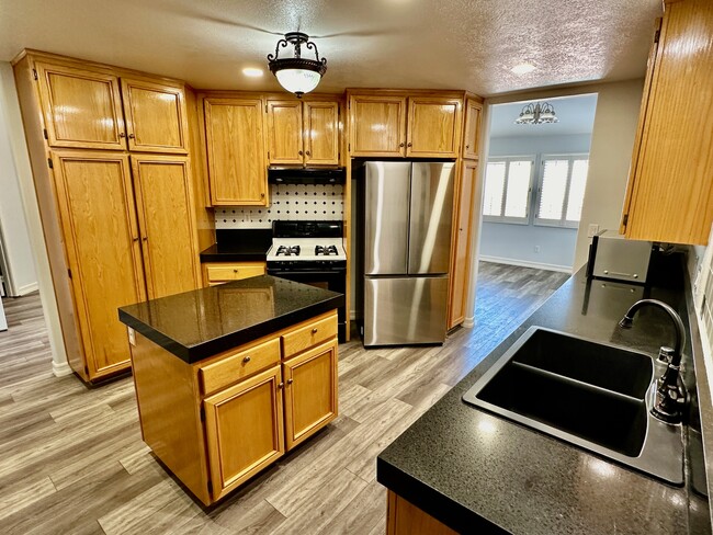 Kitchen with center island - 15 Kern Ct