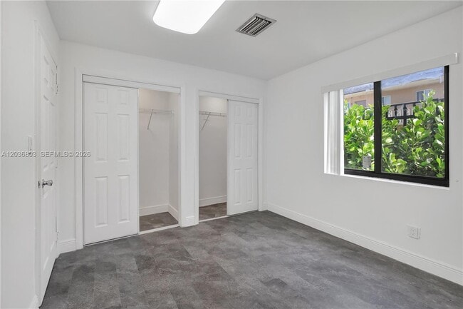 Building Photo - 5980 SW 40th Ave