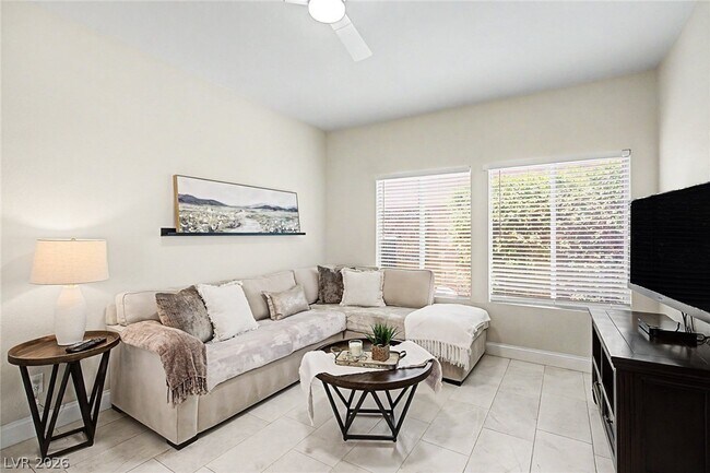 Building Photo - 2025 Shining Feather Ln