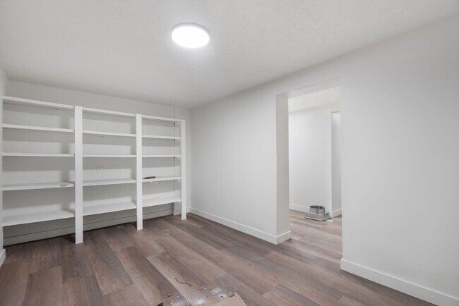 Building Photo - 219 Solano Dr SE
