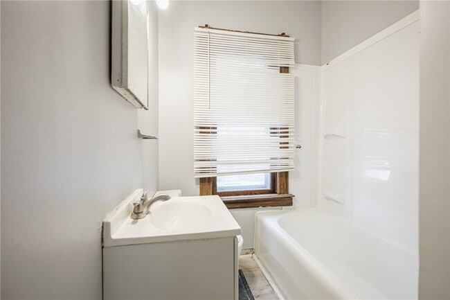 Building Photo - 500 Oxford St