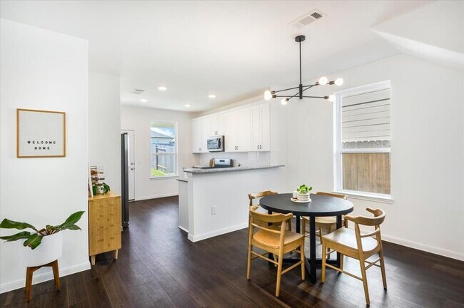 Building Photo - 25919 Chicory Dr