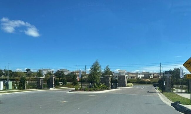 Building Photo - 4/2 Single family home