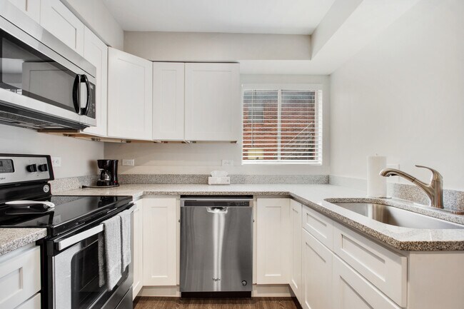 Building Photo - 4032 Clark Ave