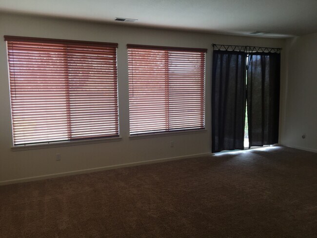 Building Photo - COMING SOON! Single Story 4 Bed in Curti R...