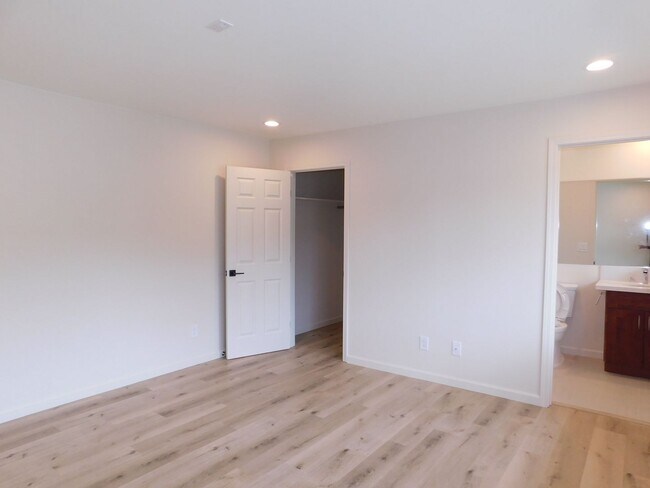 Building Photo - Kailua home on Kawainui canal, paddlers paradise, pet friendly