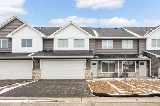 Primary Photo - Like new! Lease THIS 3 bd 3 ba 2 car garag...