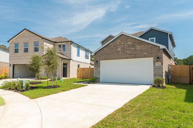 Building Photo - 7762 Bergamot Cir