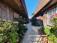 Building Photo - 9 Whitney Ave