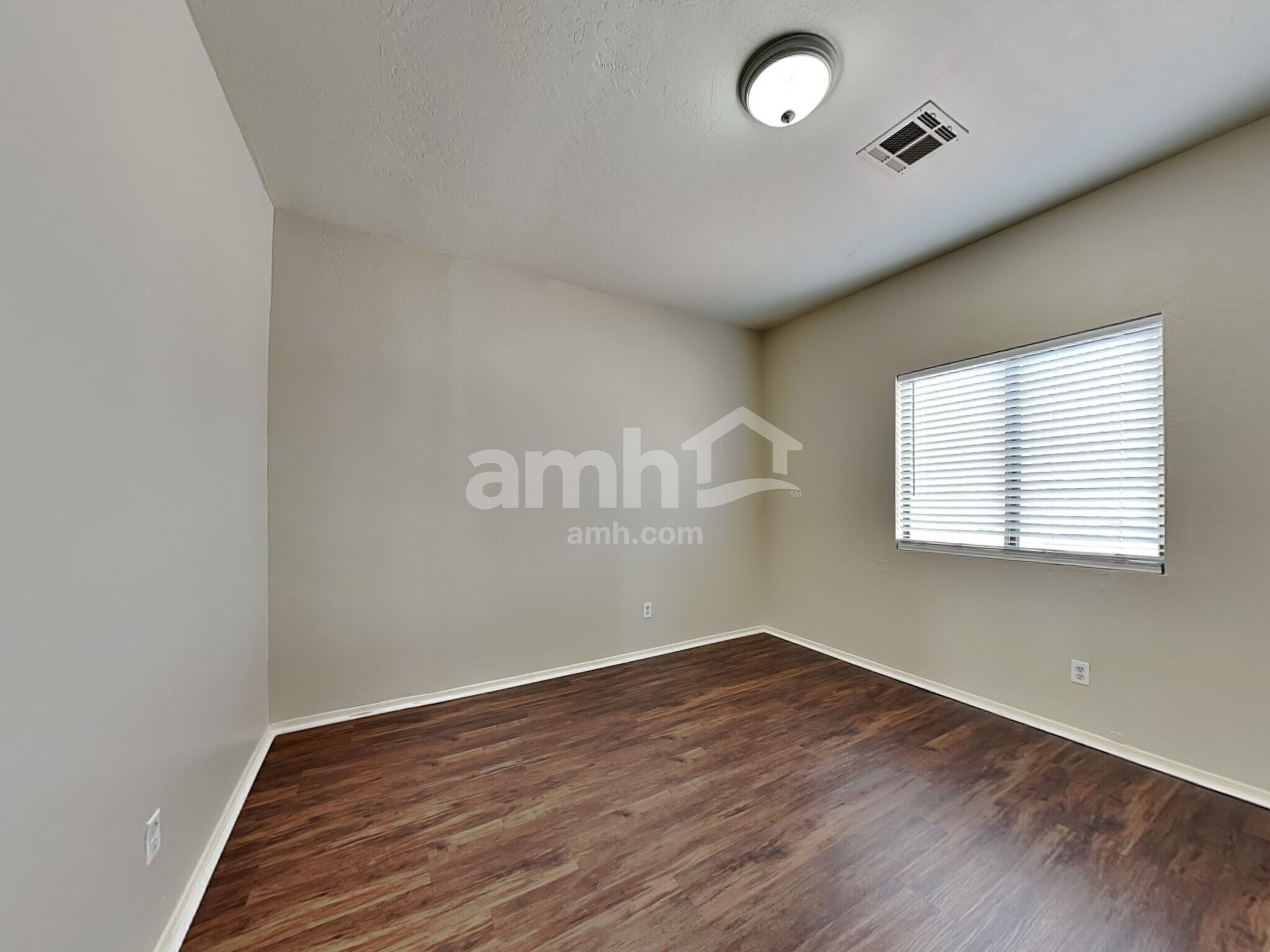 Building Photo - 6506 S 10th Dr